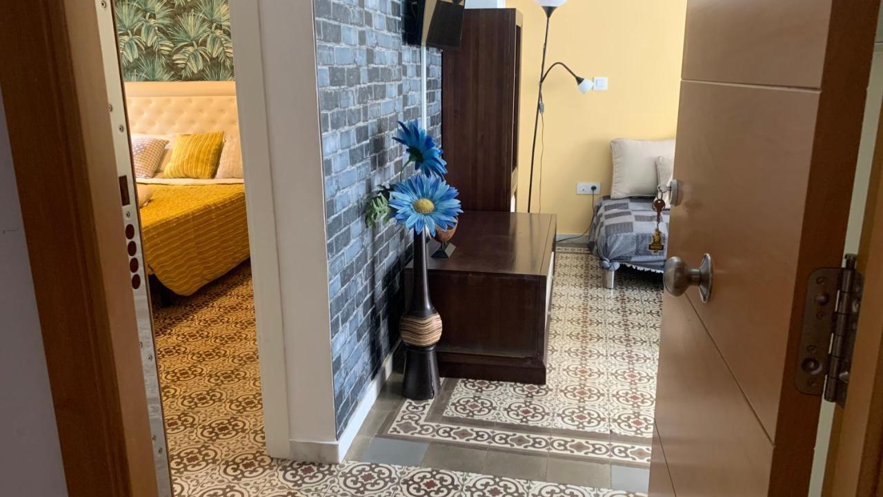 Violeta Apartment With Cozy Balcony Sevilla Экстерьер фото