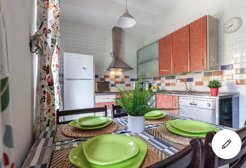 Violeta Apartment With Cozy Balcony Sevilla Экстерьер фото